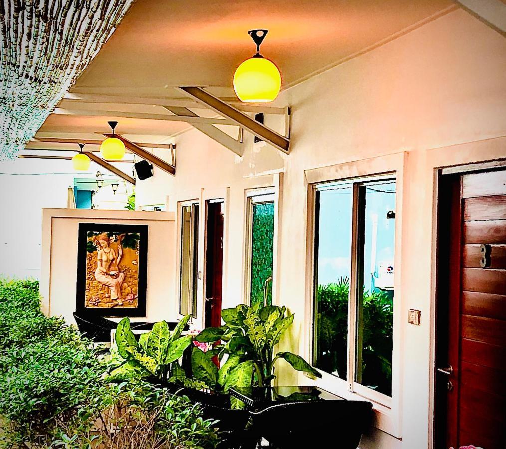 Koh Larn White House Hotel Екстериор снимка