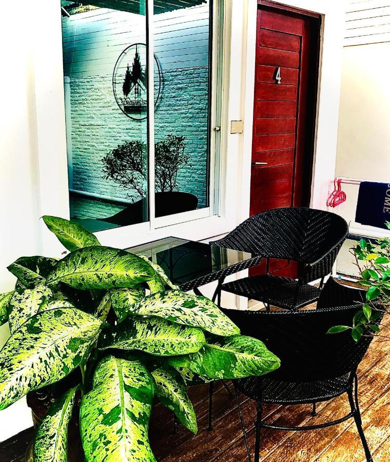 Koh Larn White House Hotel Екстериор снимка