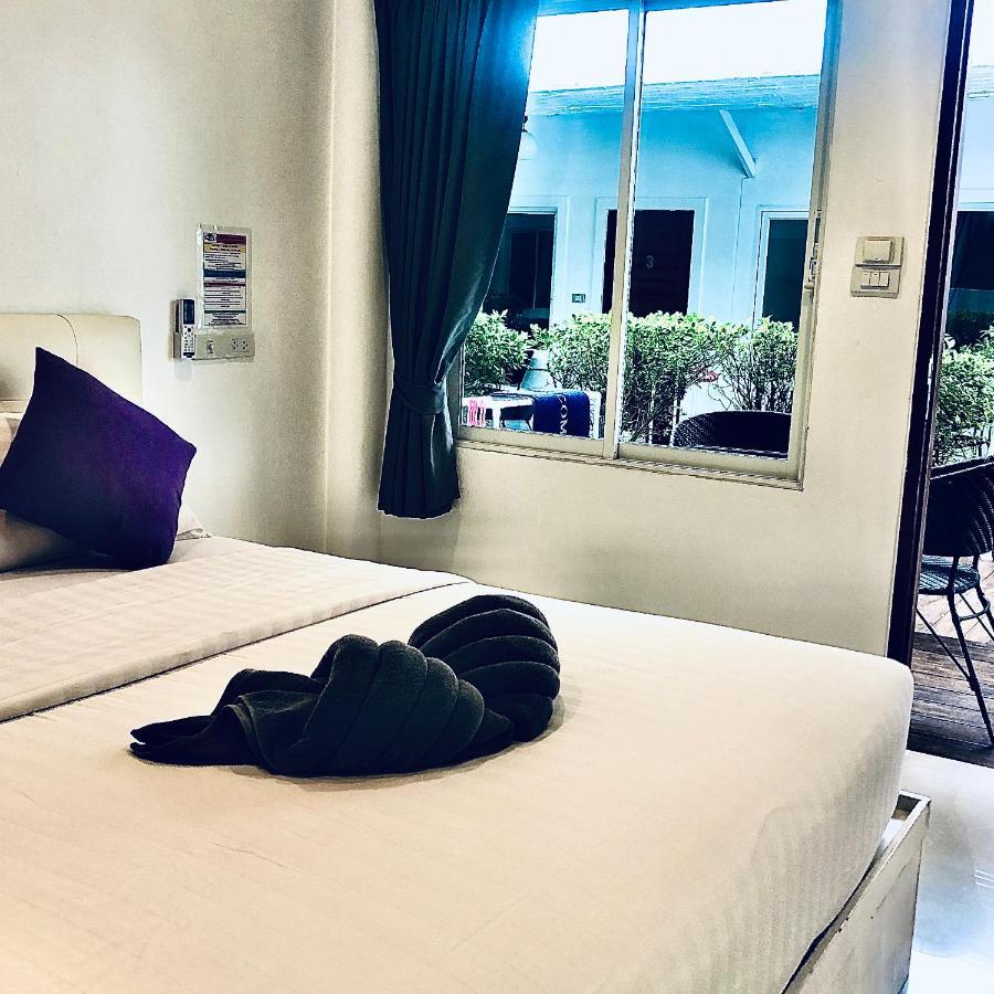 Koh Larn White House Hotel Екстериор снимка