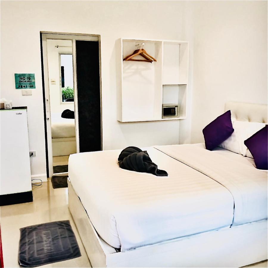 Koh Larn White House Hotel Екстериор снимка