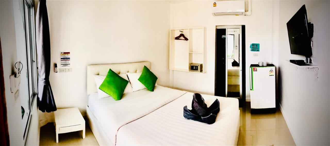 Koh Larn White House Hotel Екстериор снимка