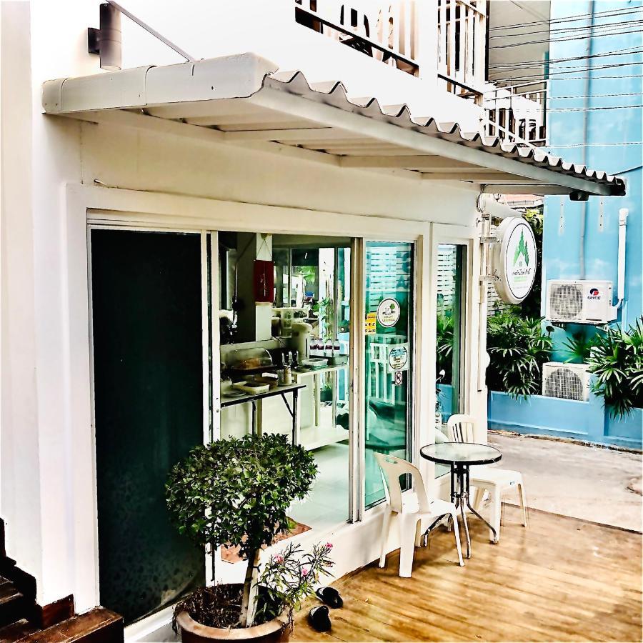 Koh Larn White House Hotel Екстериор снимка