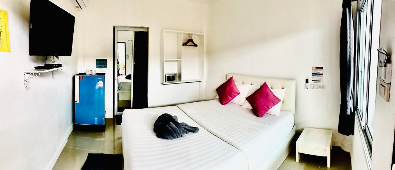 Koh Larn White House Hotel Екстериор снимка