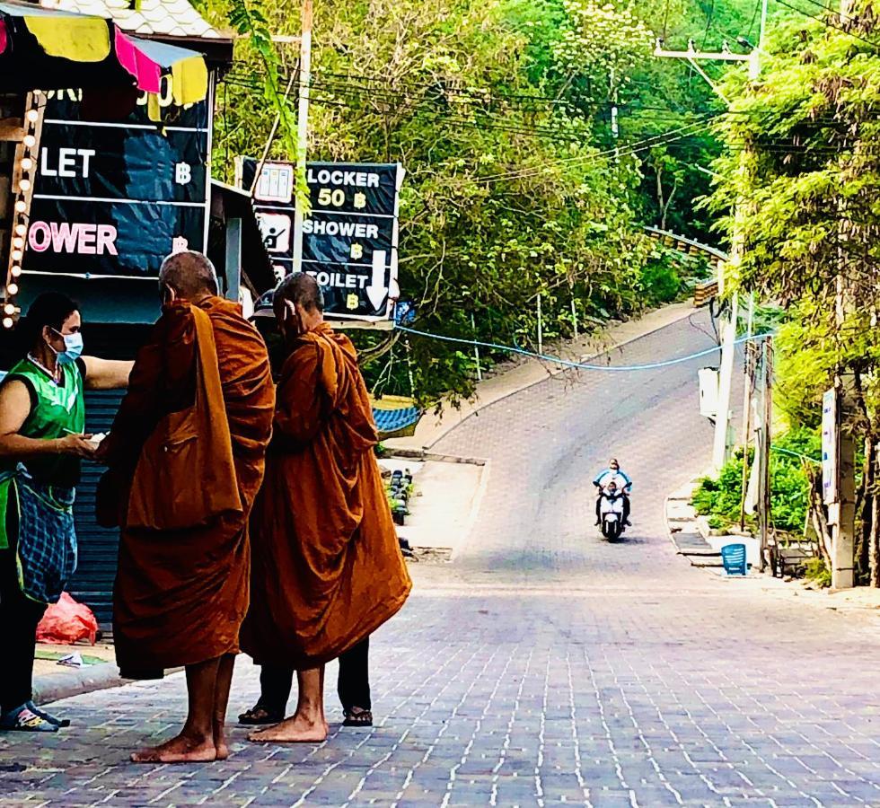 Koh Larn White House Hotel Екстериор снимка