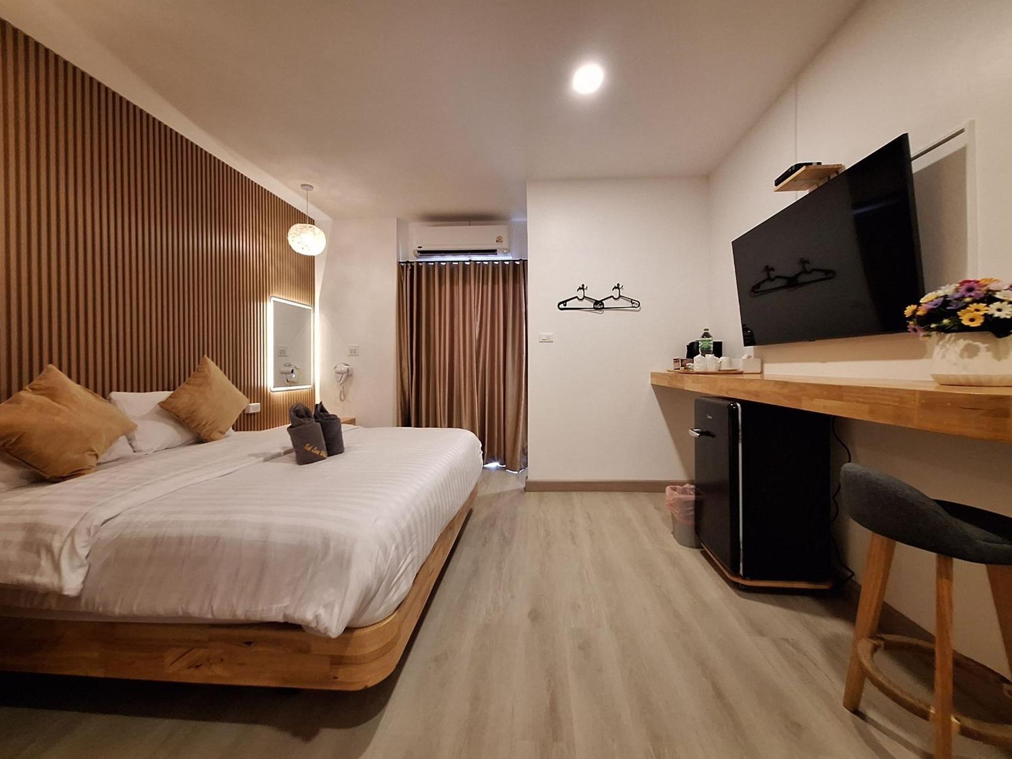 Koh Larn White House Hotel Екстериор снимка