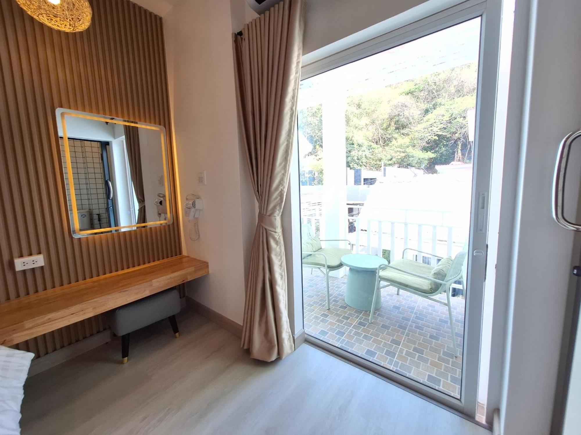 Koh Larn White House Hotel Екстериор снимка