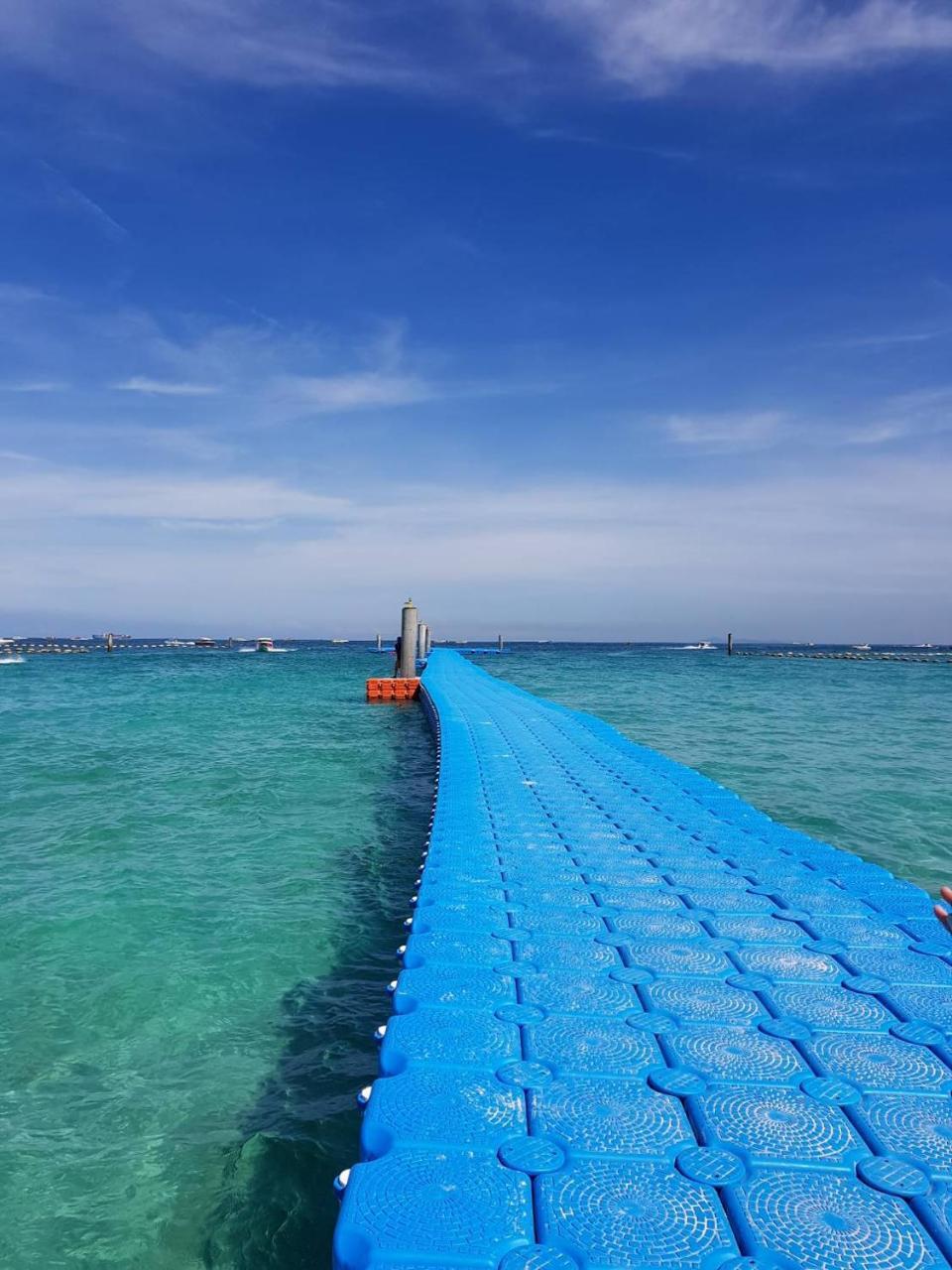 Koh Larn White House Hotel Екстериор снимка