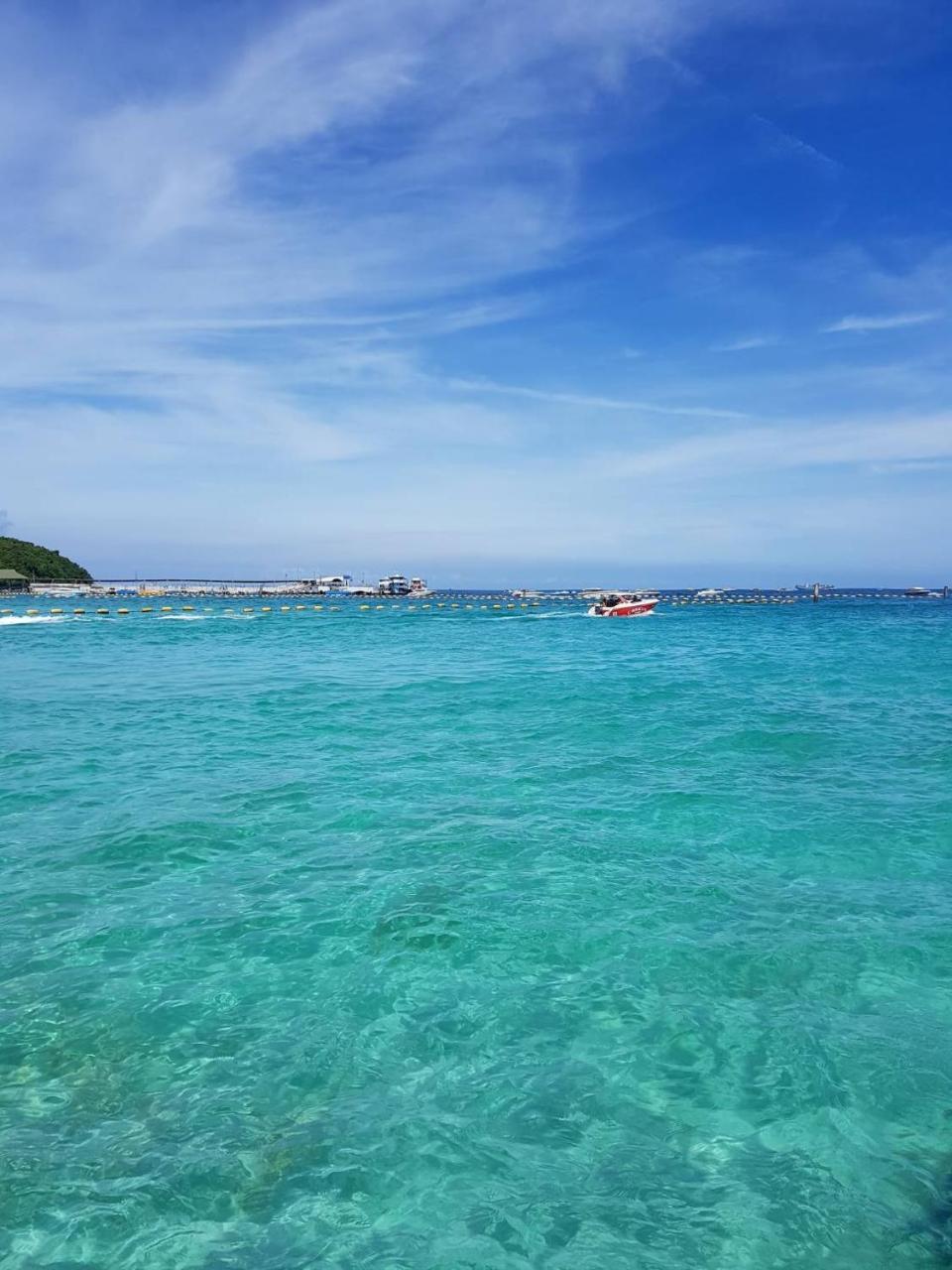 Koh Larn White House Hotel Екстериор снимка